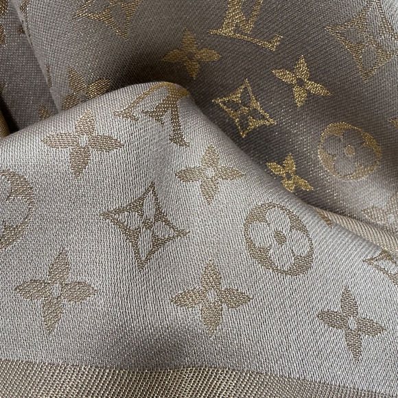 Louis Vuitton monogram shine shawl - Picture 5 of 10